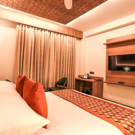 Rj Hotel - Managed By Atithi House グレーター・ノイダ エクステリア 写真