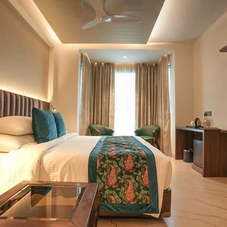 Rj Hotel - Managed By Atithi House グレーター・ノイダ エクステリア 写真