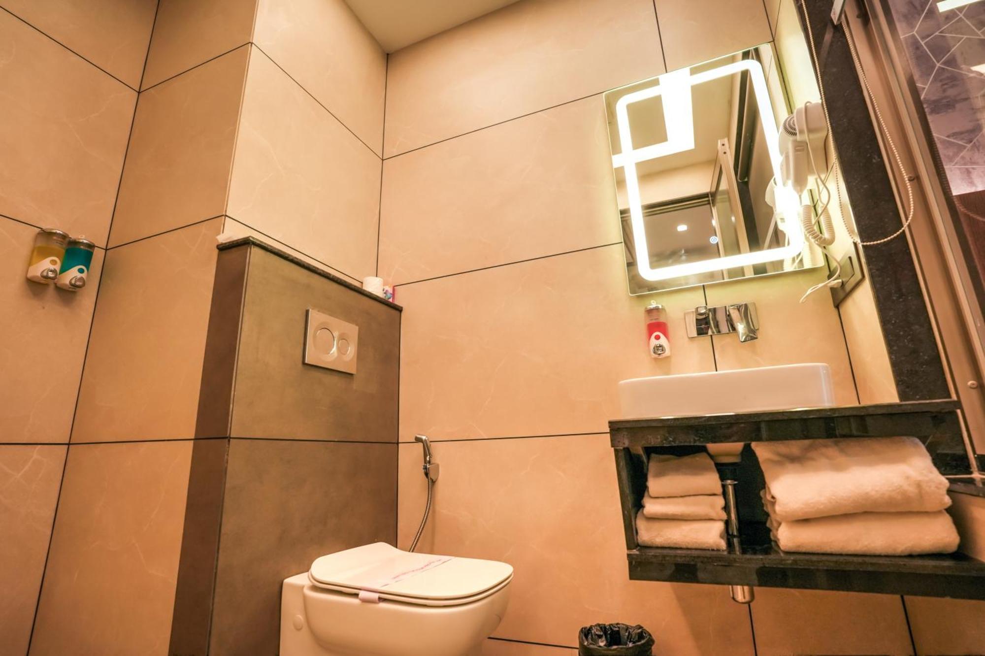 Rj Hotel - Managed By Atithi House グレーター・ノイダ エクステリア 写真