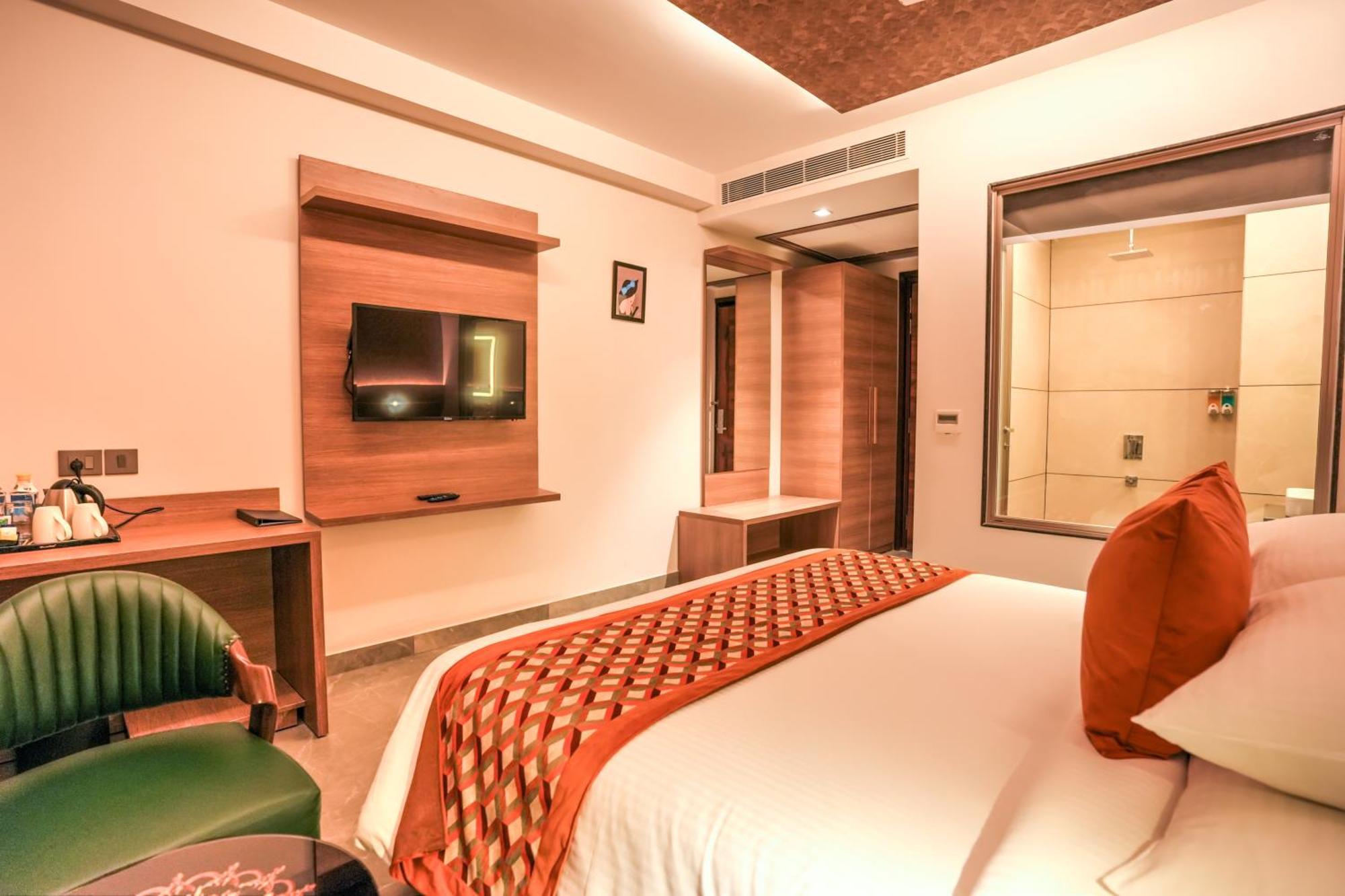 Rj Hotel - Managed By Atithi House グレーター・ノイダ エクステリア 写真