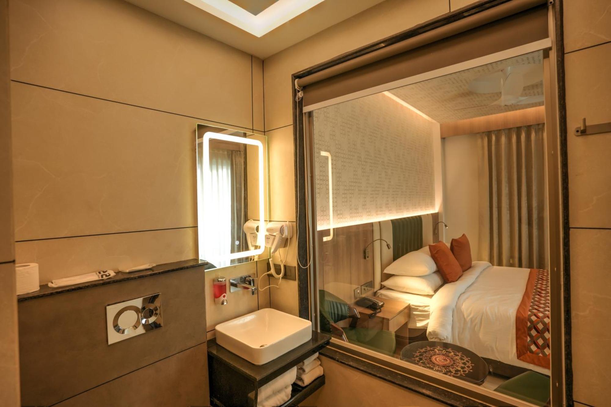 Rj Hotel - Managed By Atithi House グレーター・ノイダ エクステリア 写真