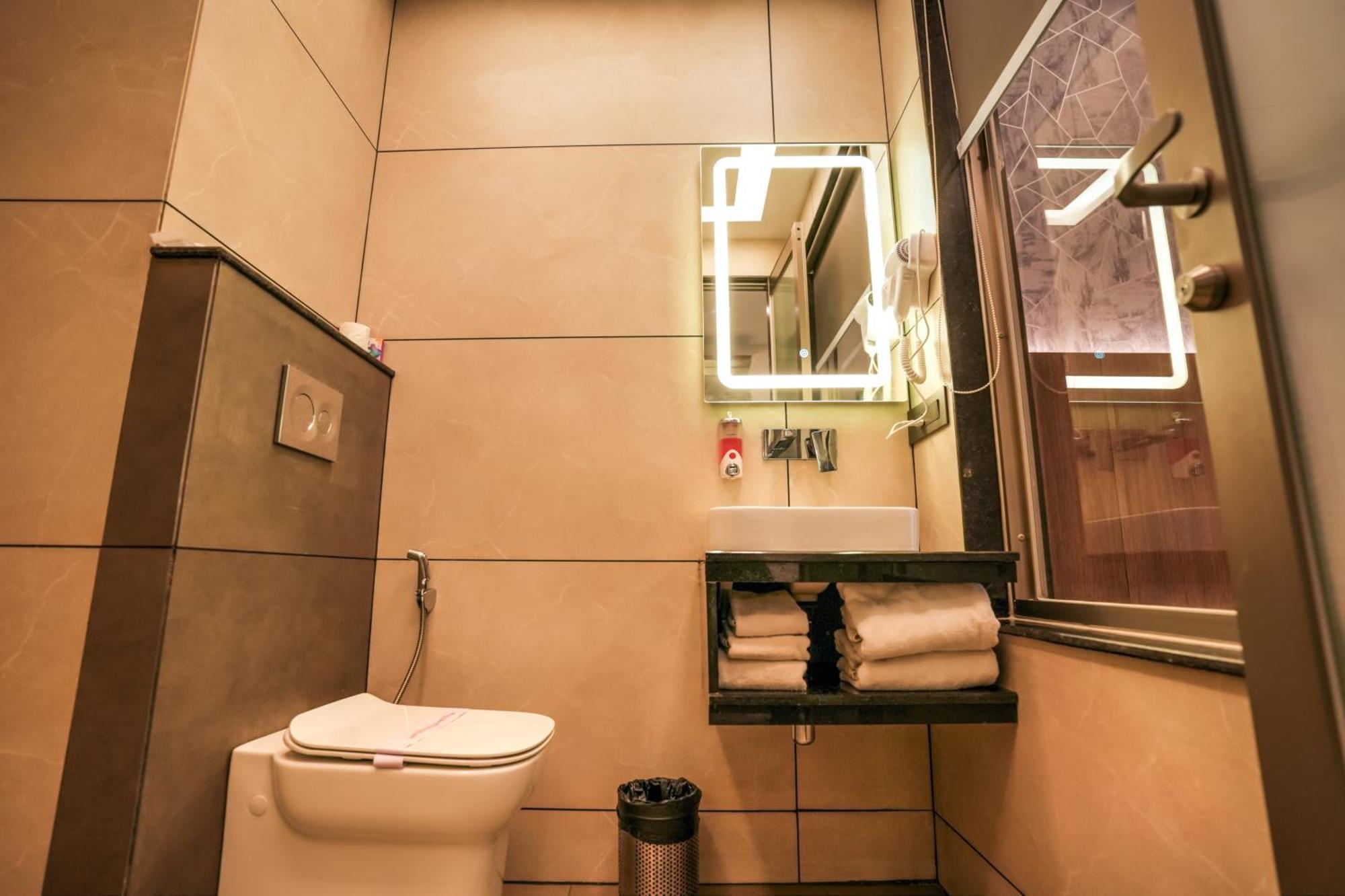 Rj Hotel - Managed By Atithi House グレーター・ノイダ エクステリア 写真