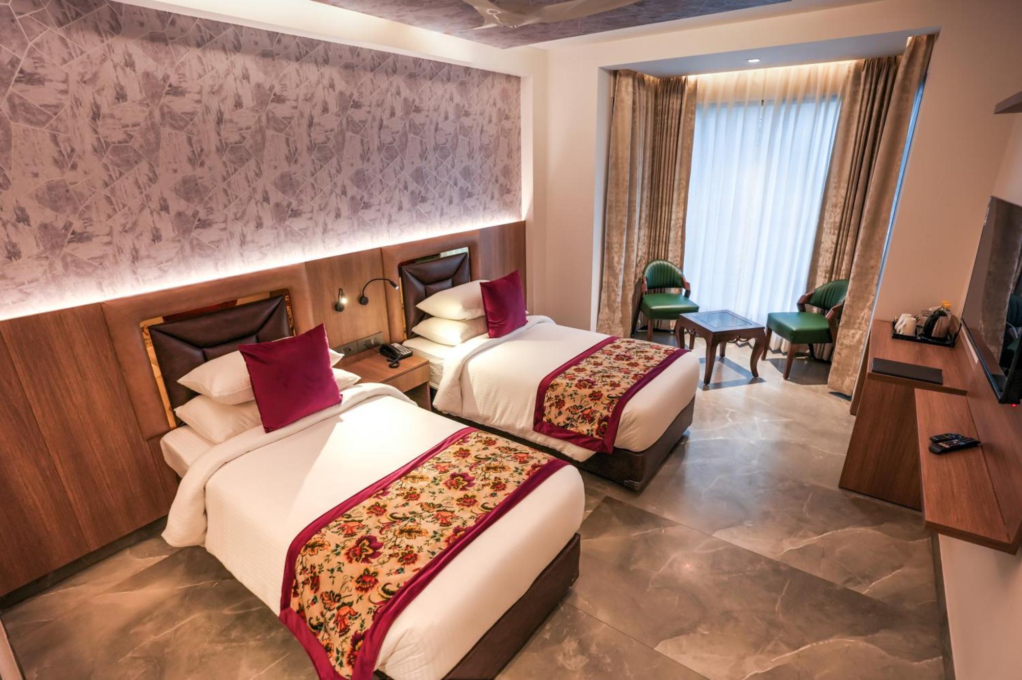 Rj Hotel - Managed By Atithi House グレーター・ノイダ エクステリア 写真