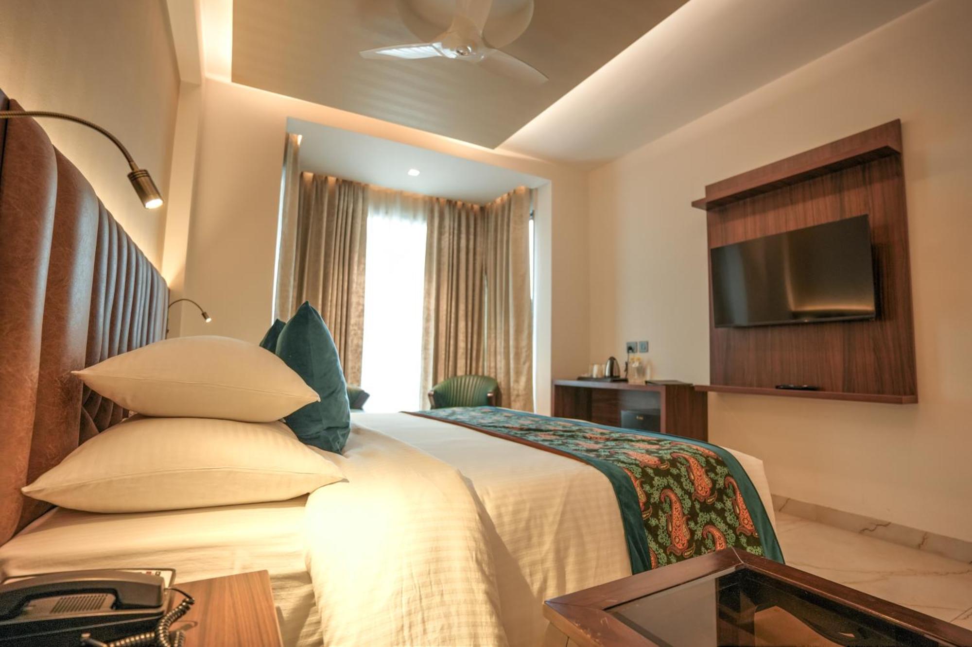 Rj Hotel - Managed By Atithi House グレーター・ノイダ エクステリア 写真
