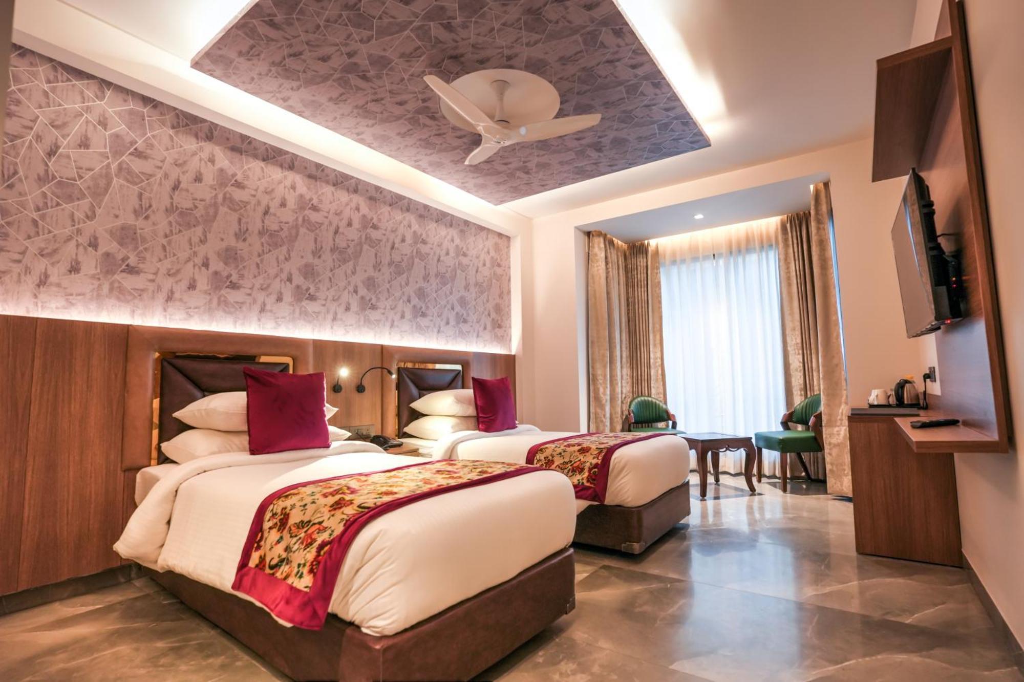 Rj Hotel - Managed By Atithi House グレーター・ノイダ エクステリア 写真