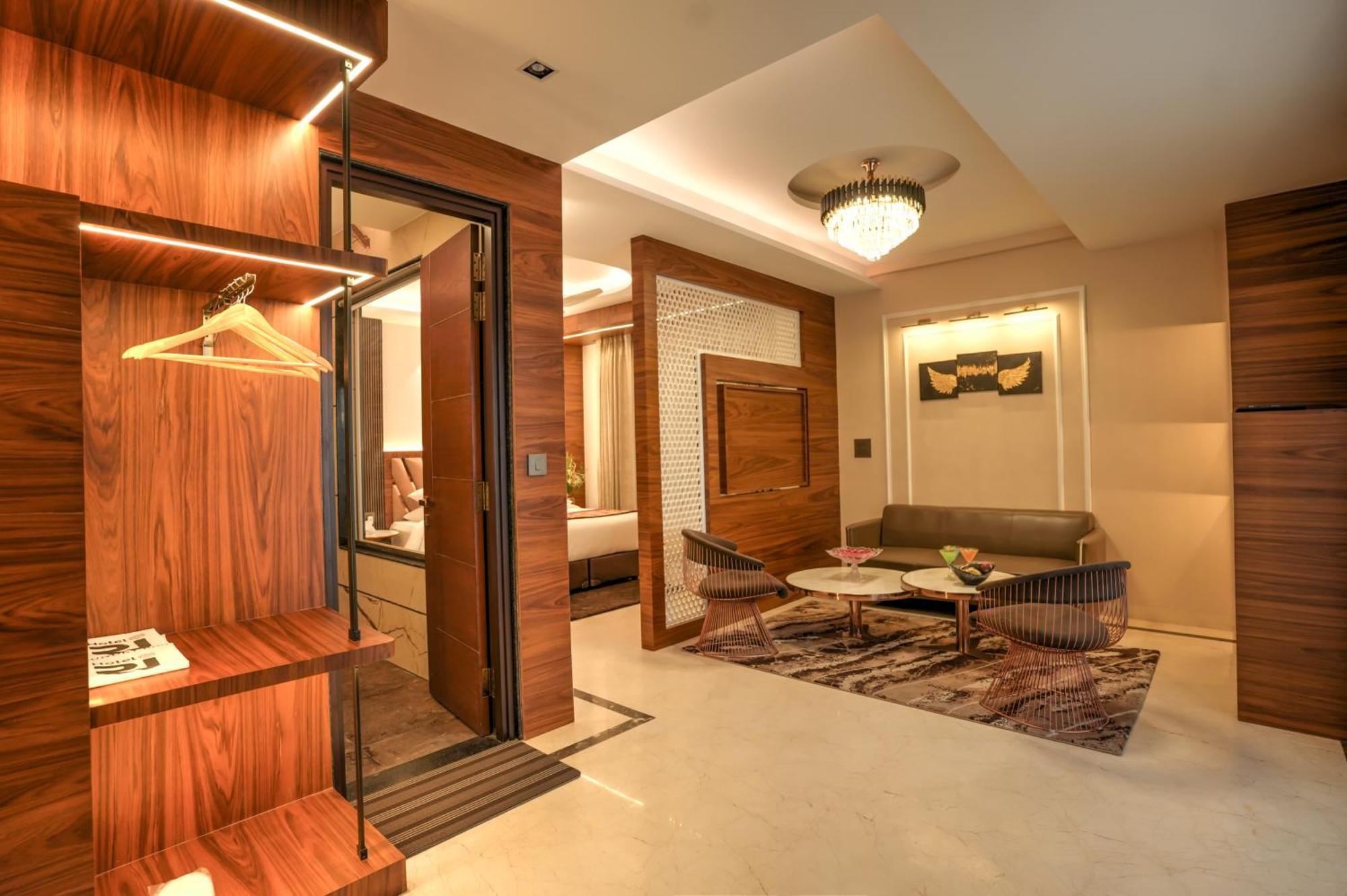 Rj Hotel - Managed By Atithi House グレーター・ノイダ エクステリア 写真