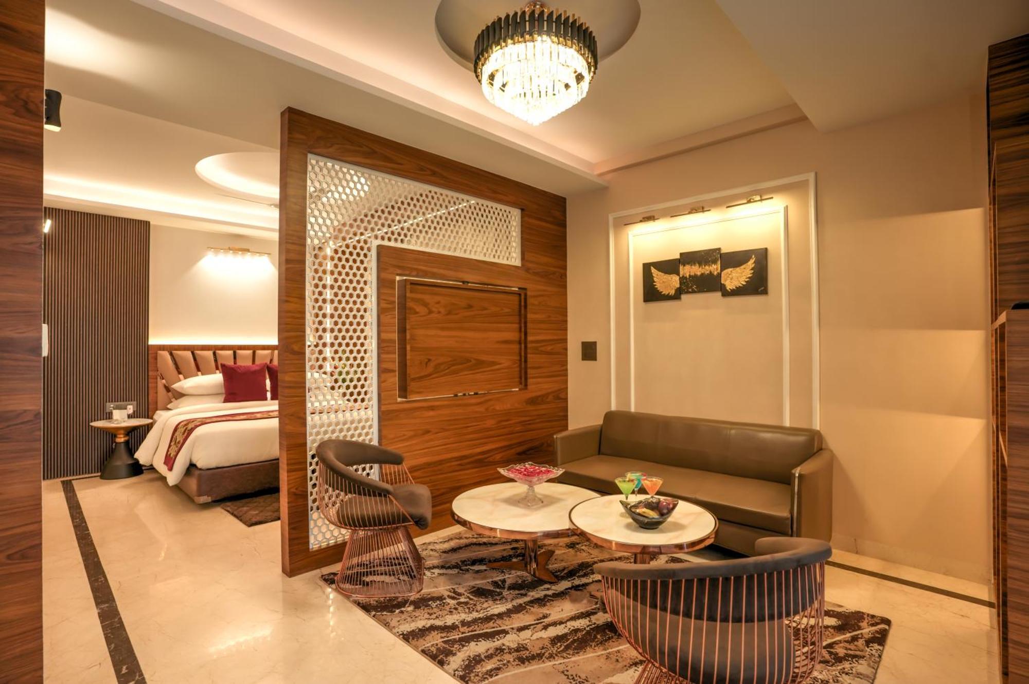Rj Hotel - Managed By Atithi House グレーター・ノイダ エクステリア 写真