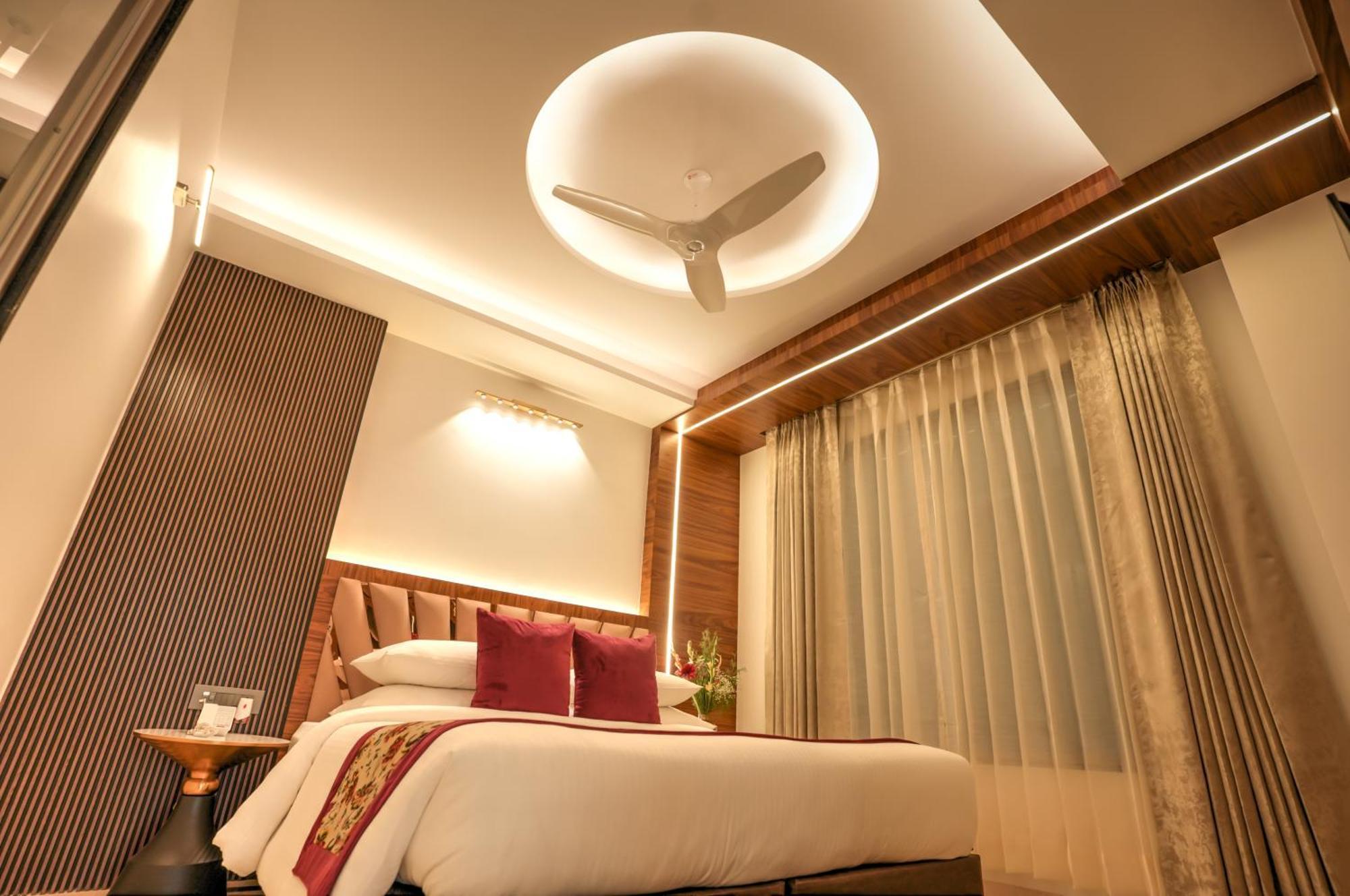Rj Hotel - Managed By Atithi House グレーター・ノイダ エクステリア 写真
