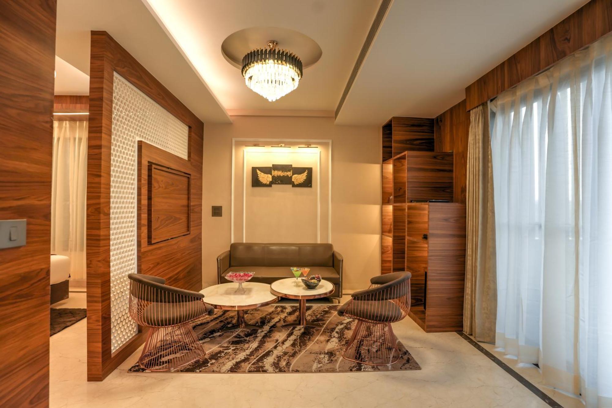 Rj Hotel - Managed By Atithi House グレーター・ノイダ エクステリア 写真