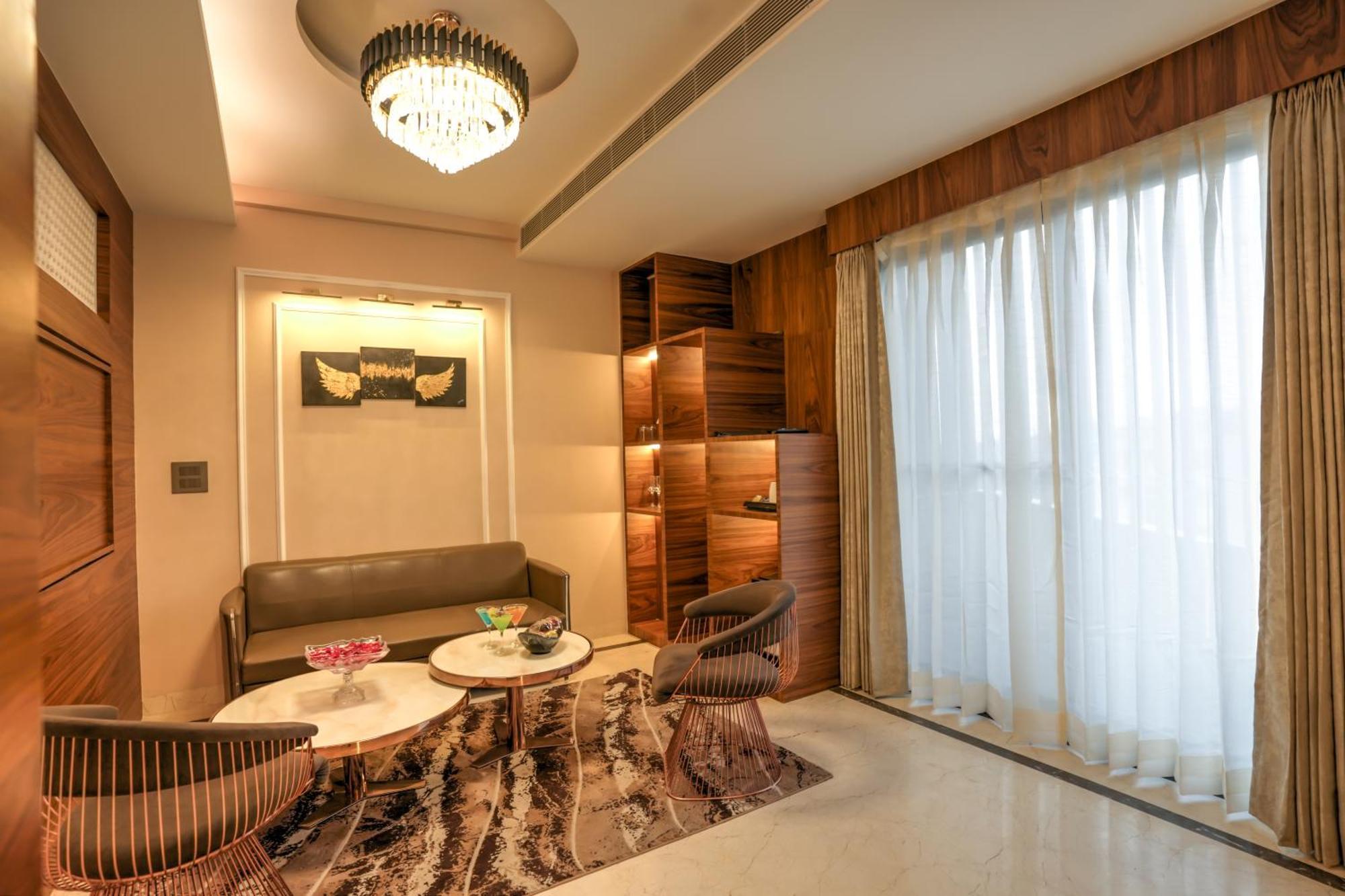 Rj Hotel - Managed By Atithi House グレーター・ノイダ エクステリア 写真