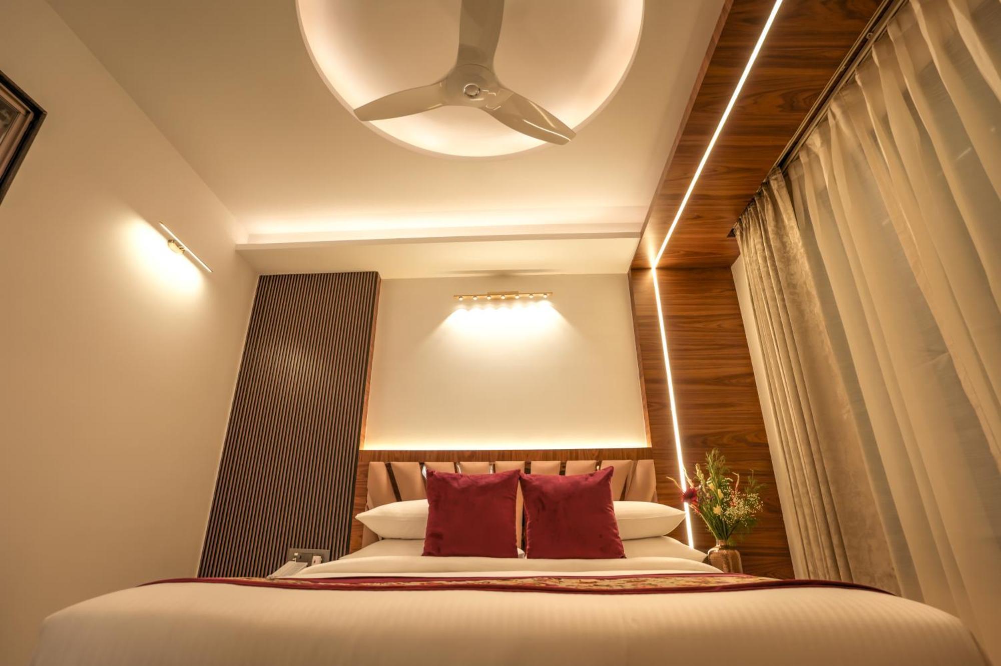 Rj Hotel - Managed By Atithi House グレーター・ノイダ エクステリア 写真