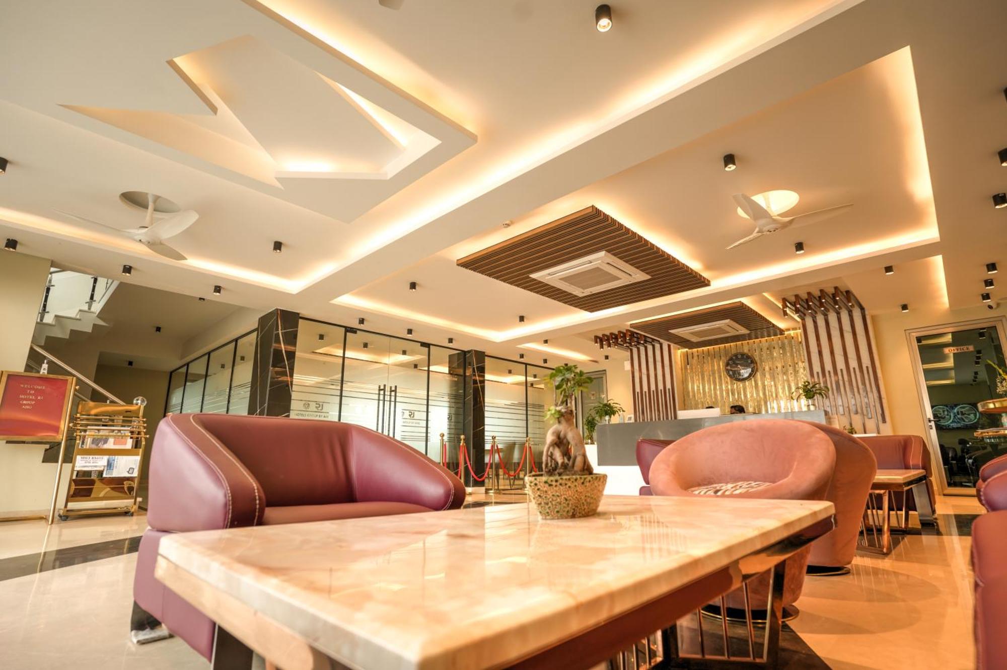 Rj Hotel - Managed By Atithi House グレーター・ノイダ エクステリア 写真